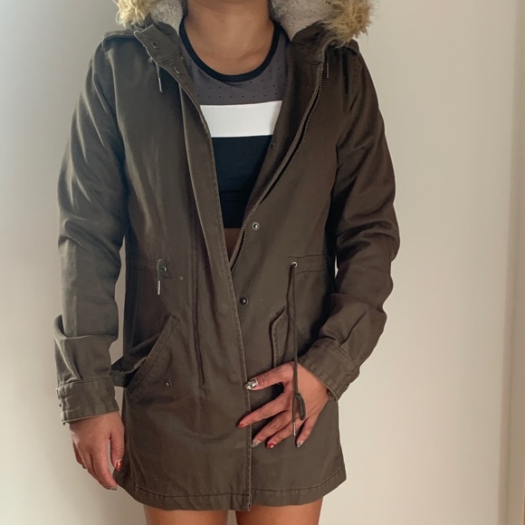 RVCA women’s coat with fur - Picture 5 of 5